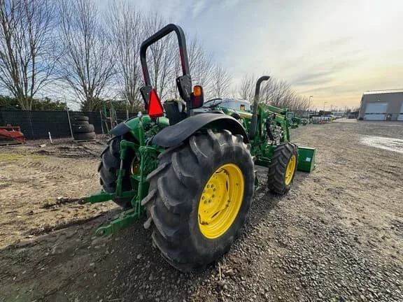 2025 John Deere 5075M - Thumbnail 3