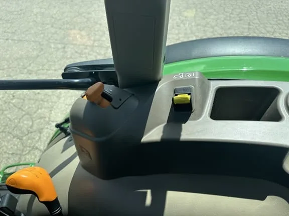 2018 John Deere 5055E - Thumbnail 5