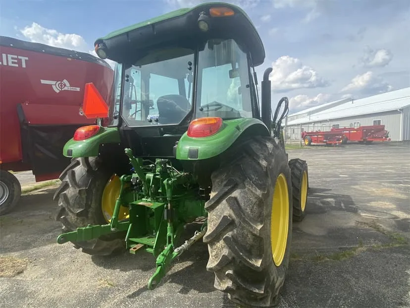 2017 John Deere 5065E - Thumbnail 5