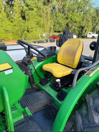 2016 John Deere 5075E - Thumbnail 3